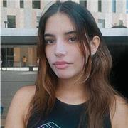 Profesora de matemáticas, lengua castellana e historia que imparte clases a niños hasta los 12 años